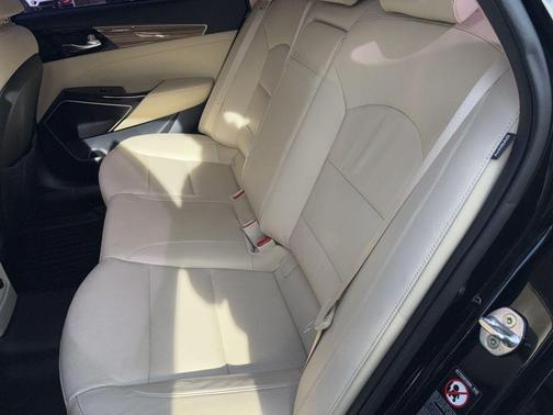 2017 Kia Cadenza Premium