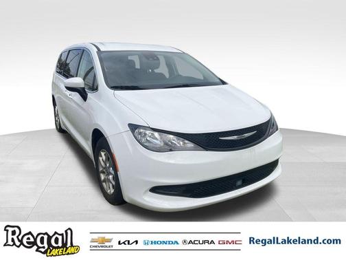 2023 Chrysler Voyager LX