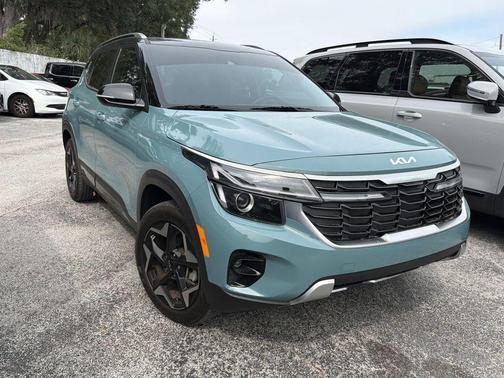 Blue / Black 2025 Kia Seltos S