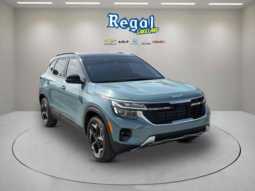 Blue / Black 2025 Kia Seltos S