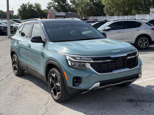 Blue / Black 2025 Kia Seltos S