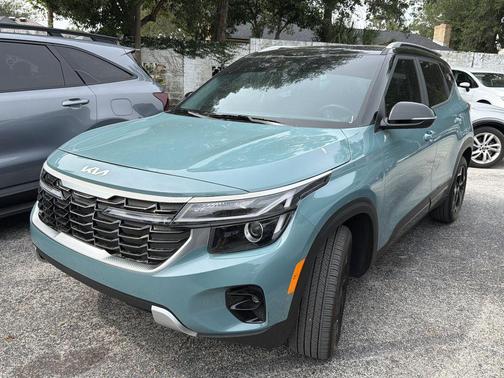 Blue / Black 2025 Kia Seltos S