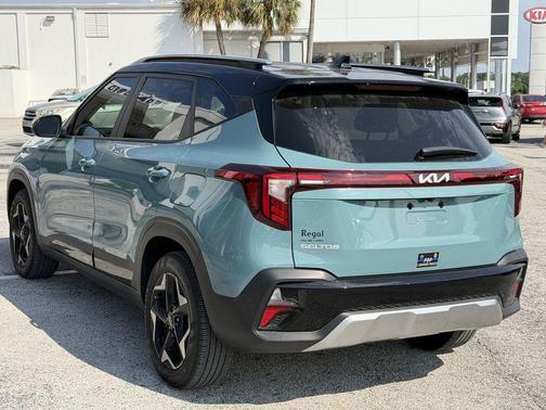 Blue / Black 2025 Kia Seltos S