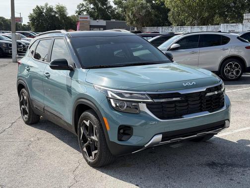 Blue / Black 2025 Kia Seltos S