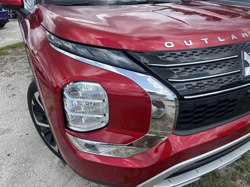 2023 Mitsubishi Outlander SE