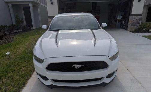 Oxford White 2017 Ford Mustang V6