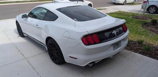 Oxford White 2017 Ford Mustang V6