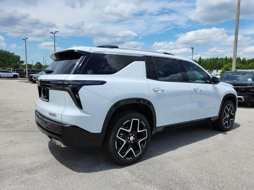 Polar White 2026 Chevrolet Traverse High Country