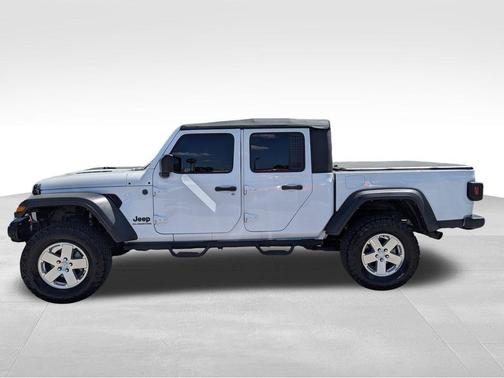 2022 Jeep Gladiator Sport
