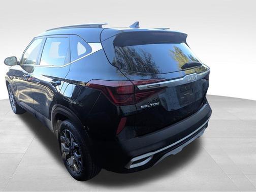 2022 Kia Seltos EX