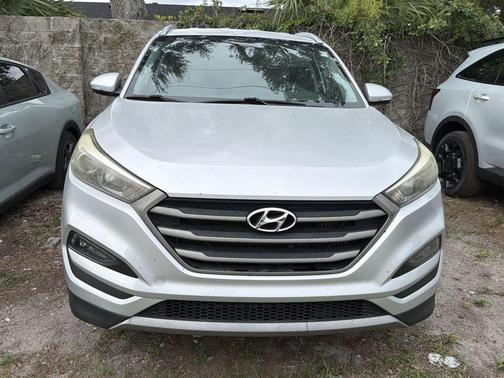 Chromium Silver 2016 Hyundai TUCSON Sport