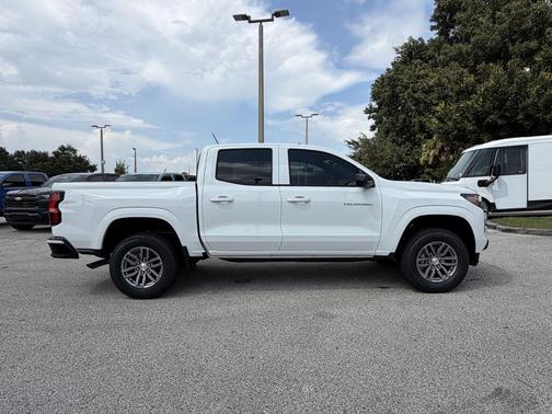 Summit White 2026 Chevrolet Colorado LT
