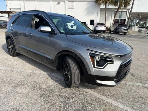 Steel Gray 2025 Kia Niro SX
