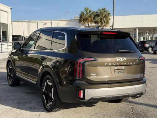 Dark Moss 2023 Kia Telluride EX
