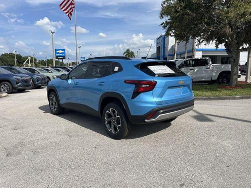 2025 Chevrolet Trax LT