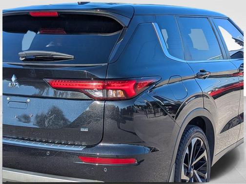 2022 Mitsubishi Outlander SE