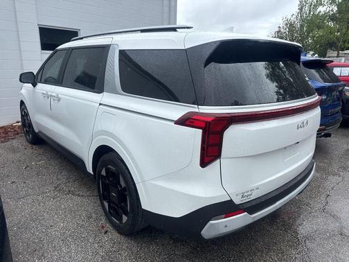 Snow White Pearl 2025 Kia Carnival EX
