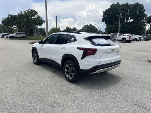 2025 Chevrolet Trax LT