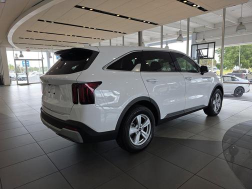 2025 Kia Sorento LX