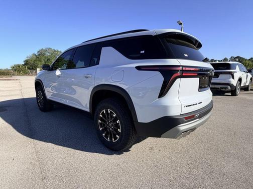 Polar White 2026 Chevrolet Traverse Z71