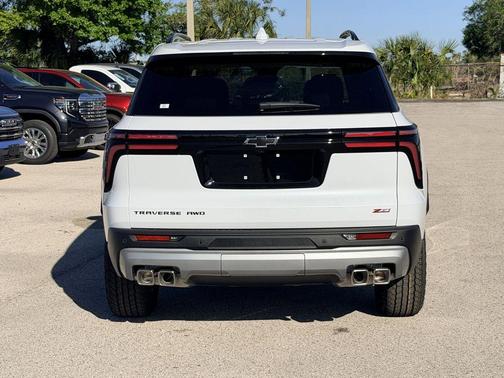 Polar White 2026 Chevrolet Traverse Z71