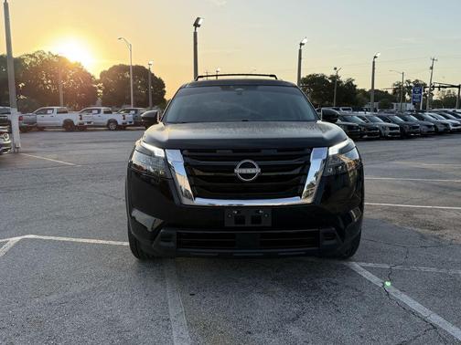 Black 2024 Nissan Pathfinder SV