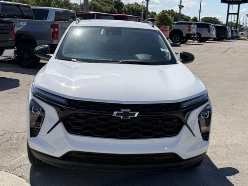 Summit White 2026 Chevrolet Trax LT