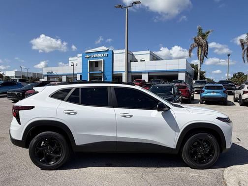 Summit White 2026 Chevrolet Trax LT