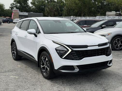 Glacial White Pearl 2023 Kia Sportage EX