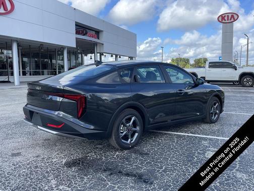 2025 Kia K4 LXS