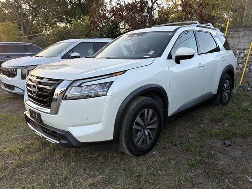 2024 Nissan Pathfinder SL