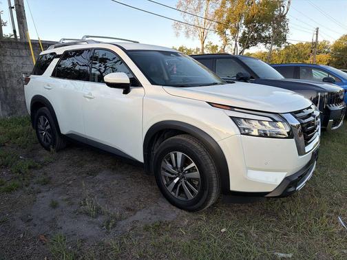 2024 Nissan Pathfinder SL