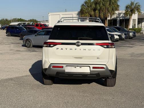 White 2024 Nissan Pathfinder SL