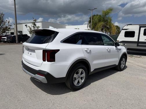 Glacial White Pearl 2026 Kia Sorento LX