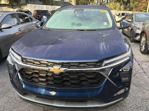 Blue Glow Metallic 2024 Chevrolet Trax LT
