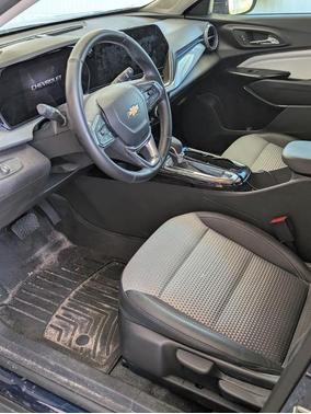 Blue Glow Metallic 2024 Chevrolet Trax LT