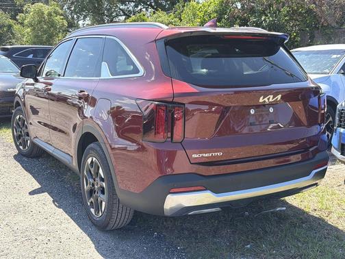 Red 2025 Kia Sorento S