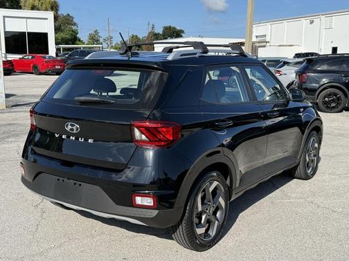 Onyx Black 2024 Hyundai VENUE SEL