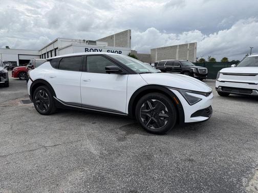 Glacier White Pearl 2025 Kia EV6 Light Long Range