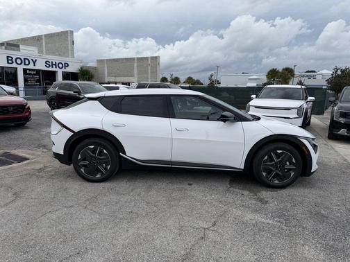 Glacier White Pearl 2025 Kia EV6 Light Long Range