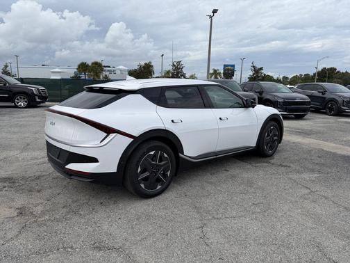 Glacier White Pearl 2025 Kia EV6 Light Long Range