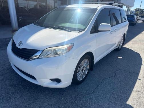 Super White 2011 Toyota Sienna LE