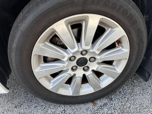 Super White 2011 Toyota Sienna LE