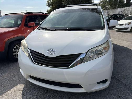 Super White 2011 Toyota Sienna LE