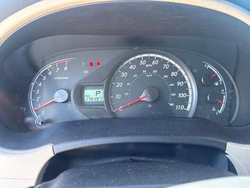 Super White 2011 Toyota Sienna LE