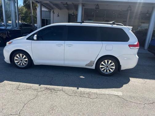 Super White 2011 Toyota Sienna LE