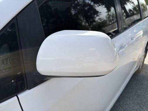 Super White 2011 Toyota Sienna LE