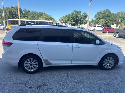 Super White 2011 Toyota Sienna LE