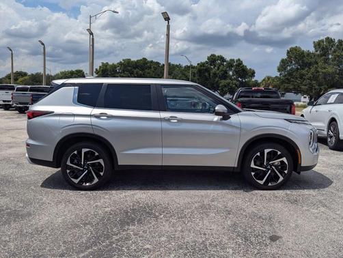 Gray 2024 Mitsubishi Outlander SE