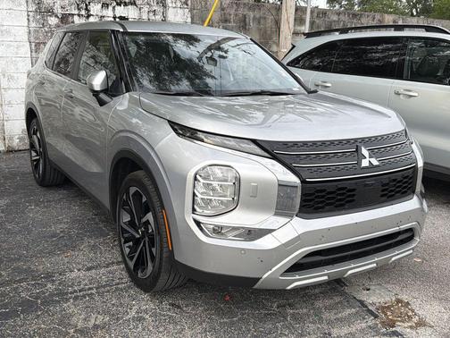 Gray 2024 Mitsubishi Outlander